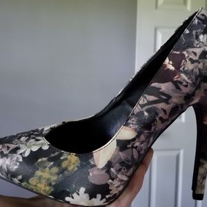 Floral pumps perfect for spring!